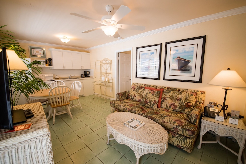 Tradewinds Beach Resort 40/68