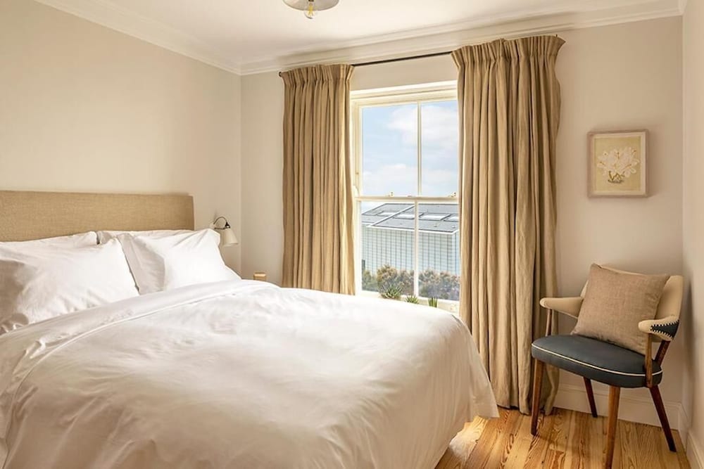 Fort Road Hotel 13/40