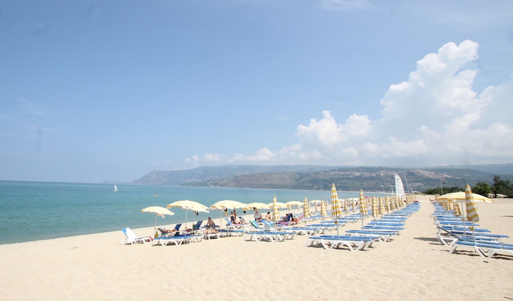 NICOTERA BEACH VILLAGE 50/66