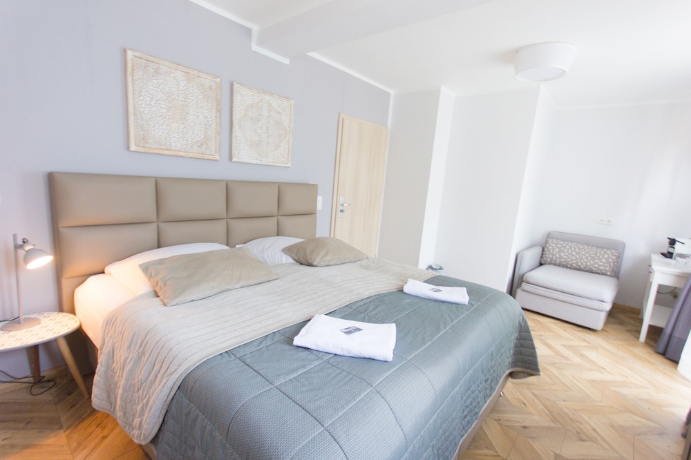 Tm Suites 16/36