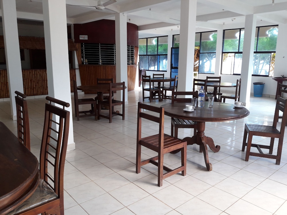 Sea View Beach Hotel 30/47
