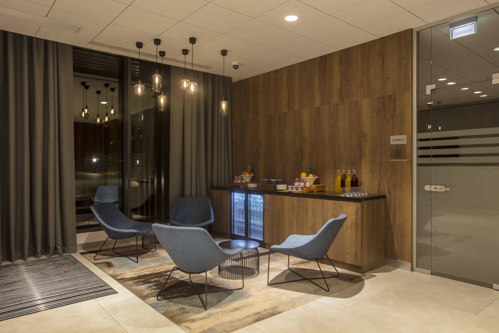 Lobby at Courtyard By Marriott Edinburgh West, EDINBURGH