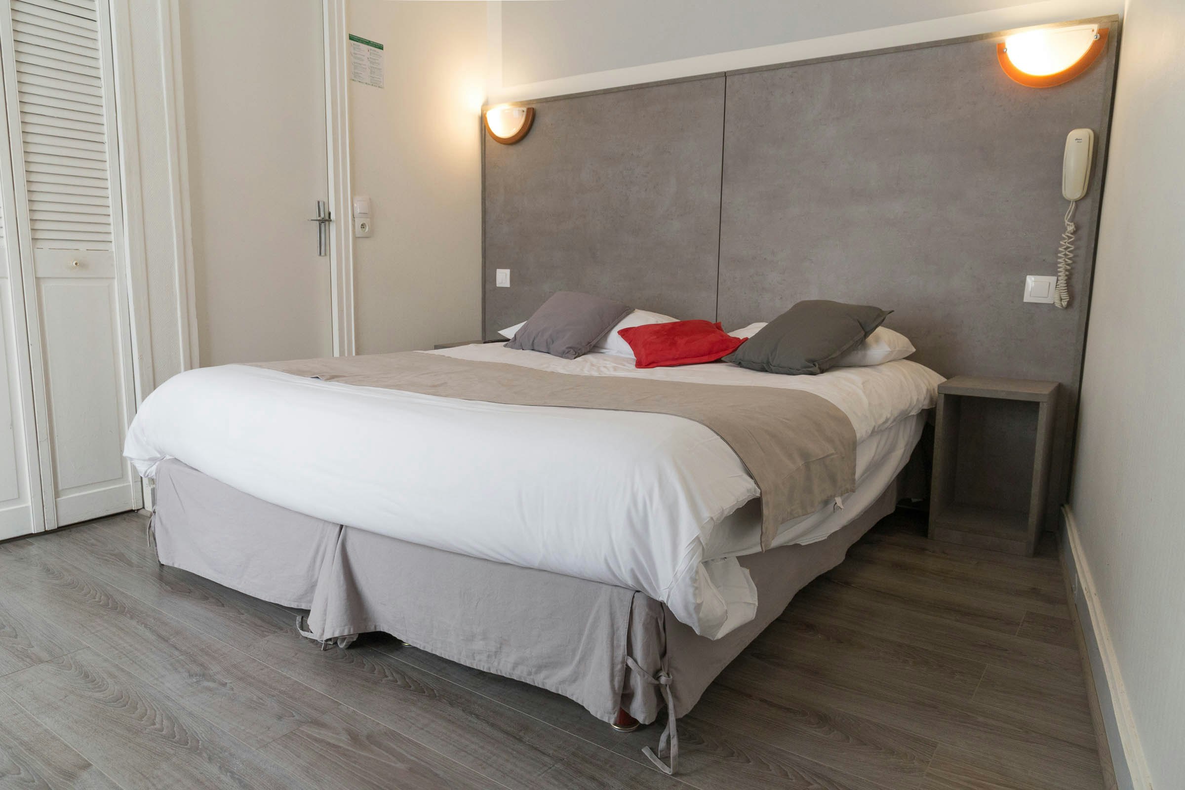 PANAM HOTEL PARIS GAMBETTA (ex Superhotel) 17/50