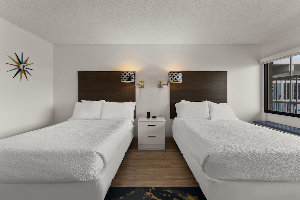 Beach House, Dewey, 2 Double Beds