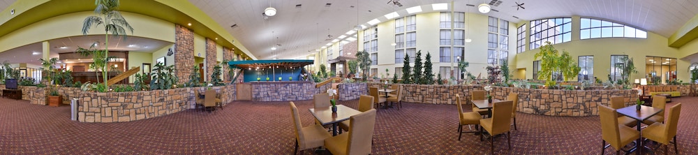 Ramada Plaza by Wyndham Sheridan Hotel and Convention Center 35/50