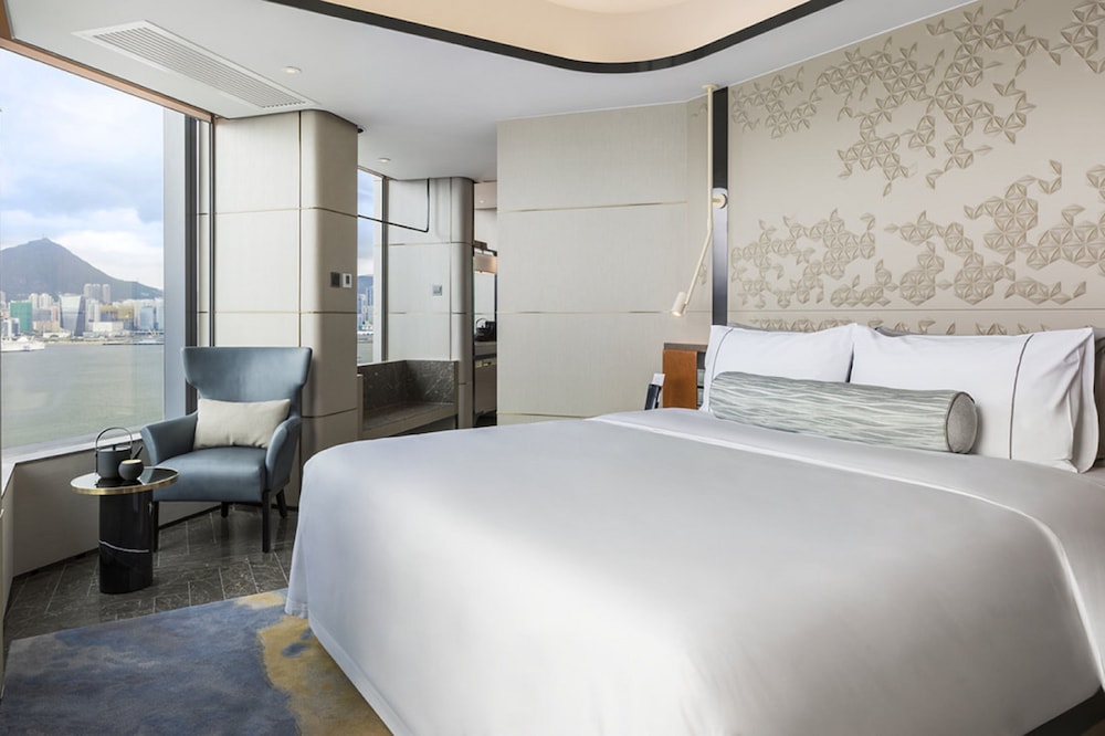 Hyatt Centric Victoria Harbour 8/70