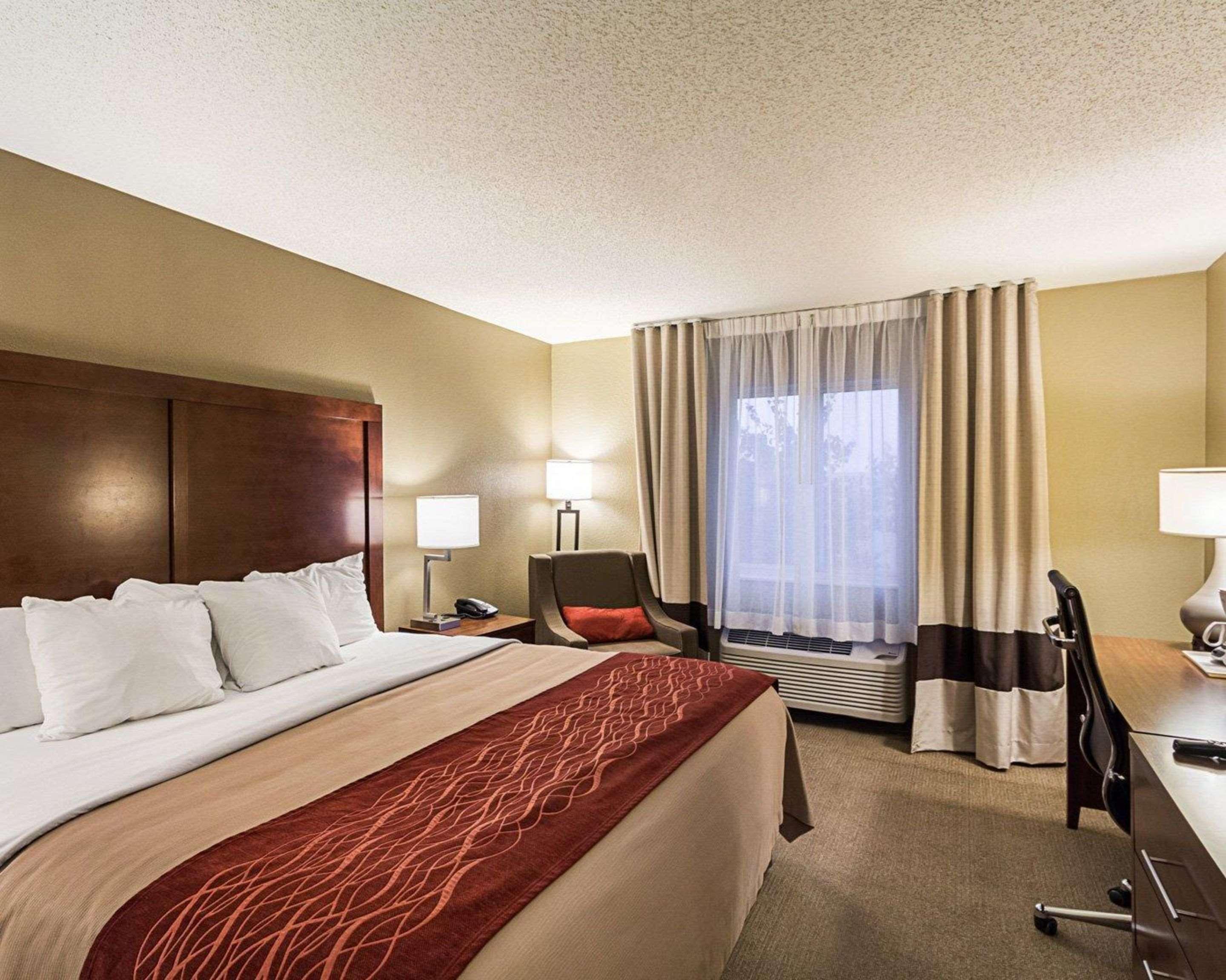 ROOM, KING BED