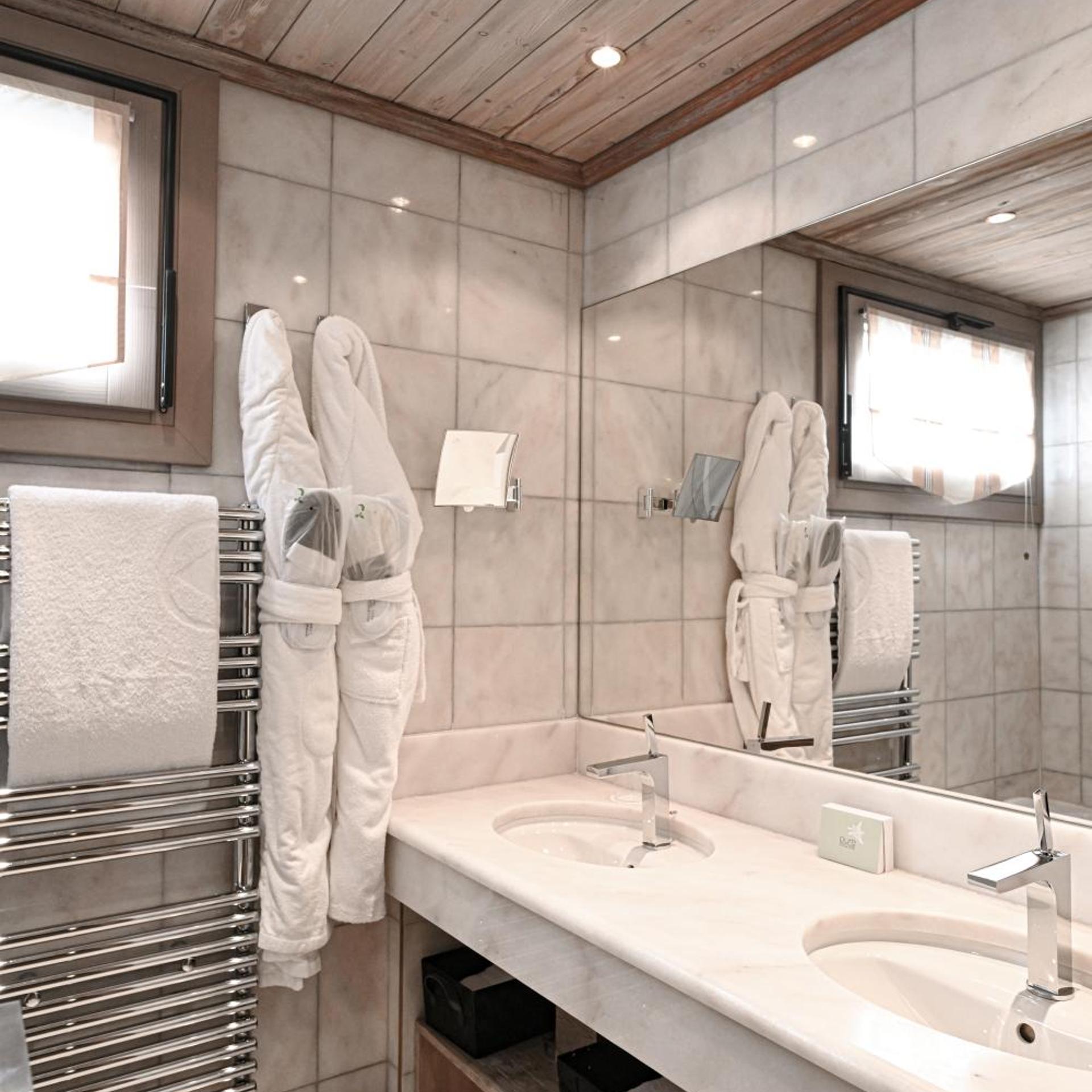 غرفة كلاسيكية بسرير مزدوج بإطلالة على الجبل، Hôtel Tsanteleina 9/10