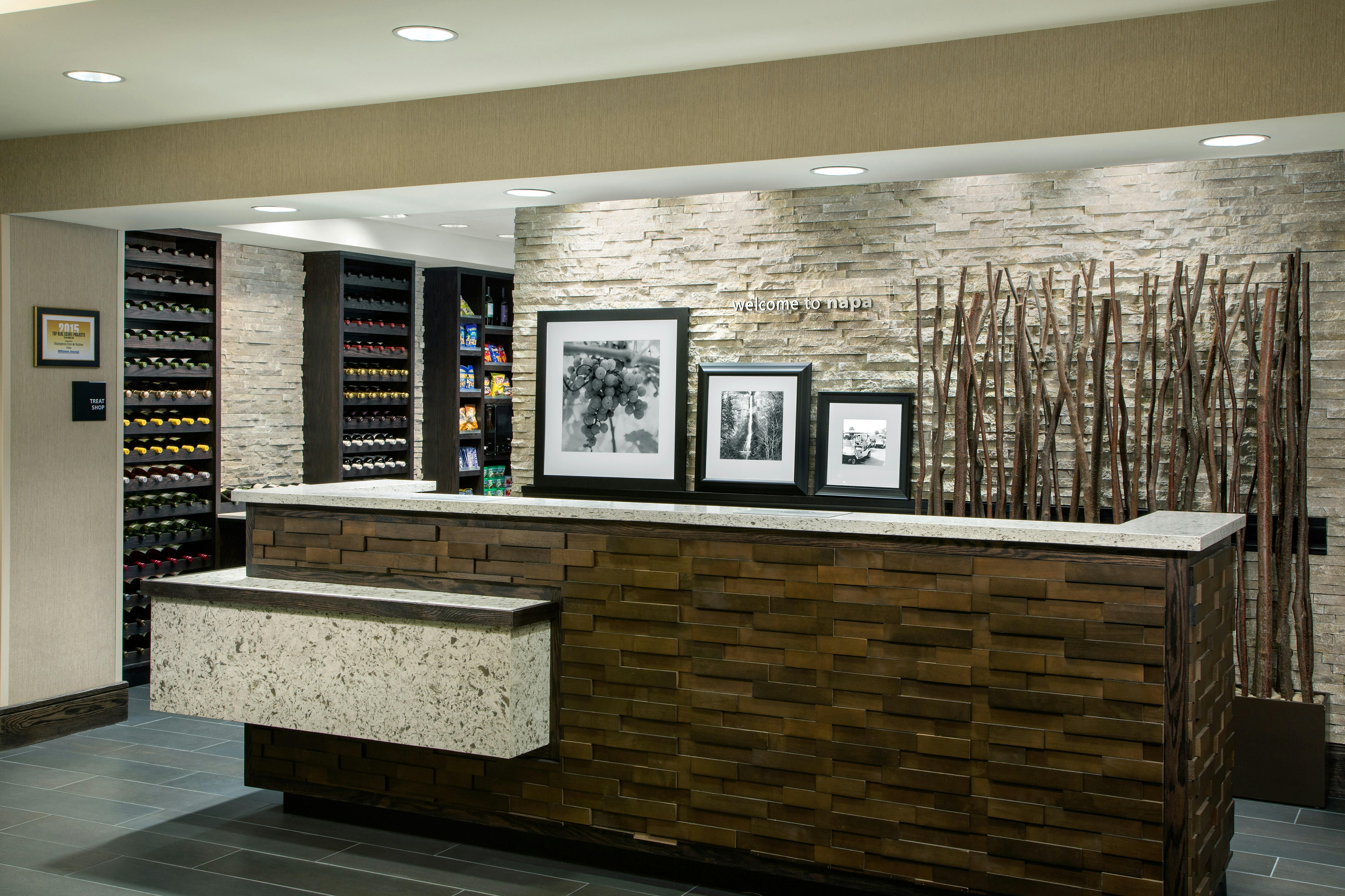 Hampton Inn & Suites Napa 8/64