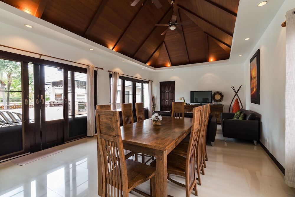 4 Bedroom Private Bali Style Villa Hh1 26/45