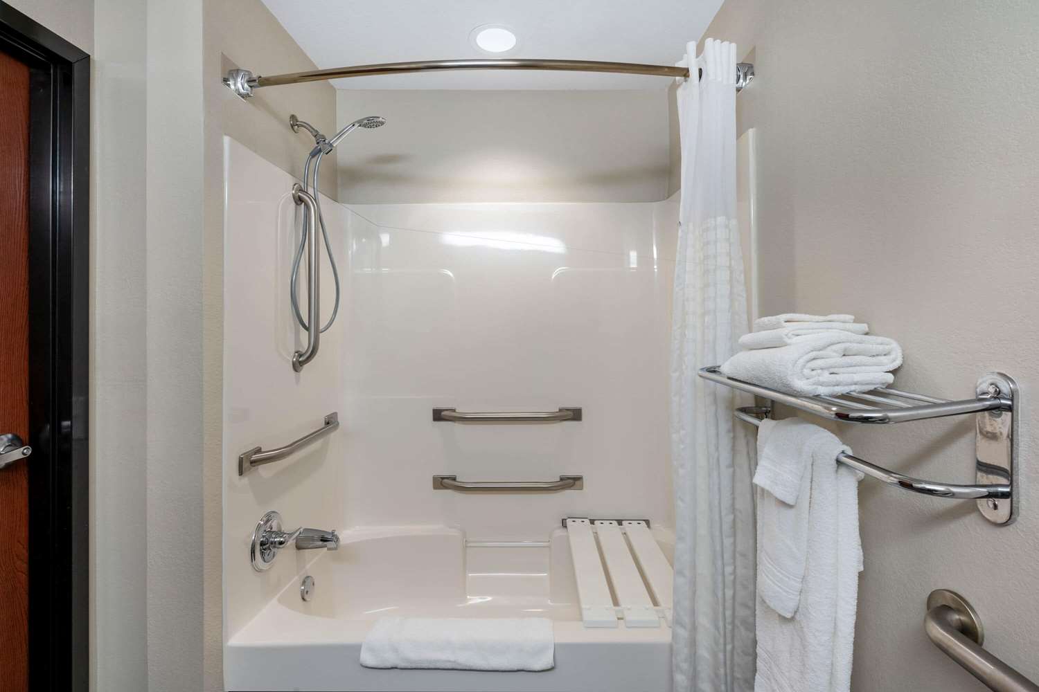 Microtel Inn And Suites Columbus North 18/19