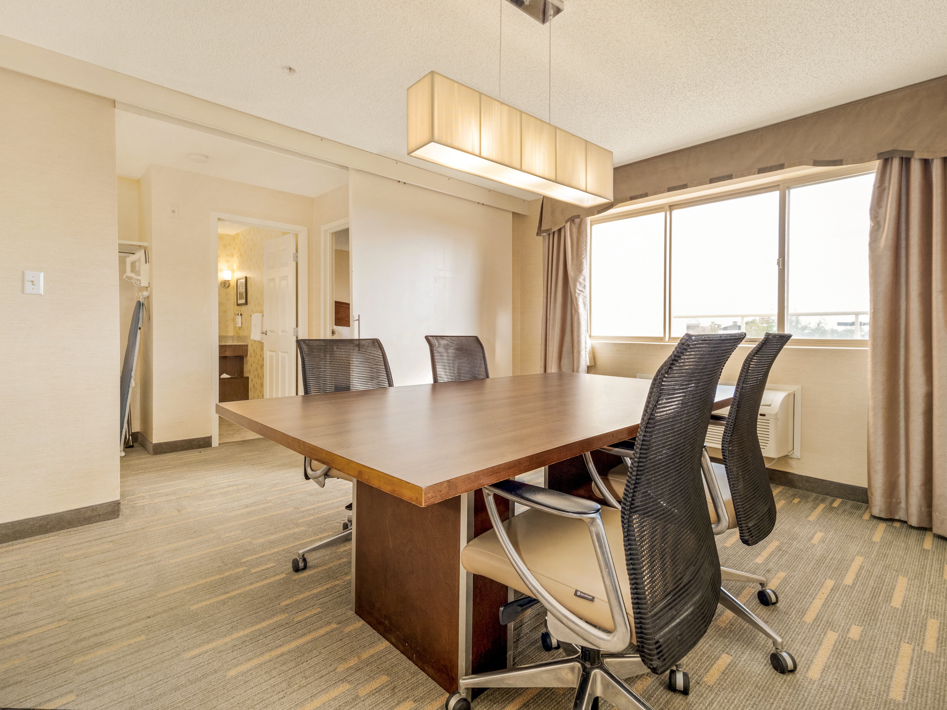 HOLIDAY INN LETHBRIDGE 38/50