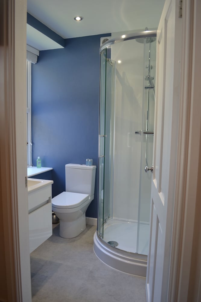 COED-Y-FRON GUEST HOUSE 29/30