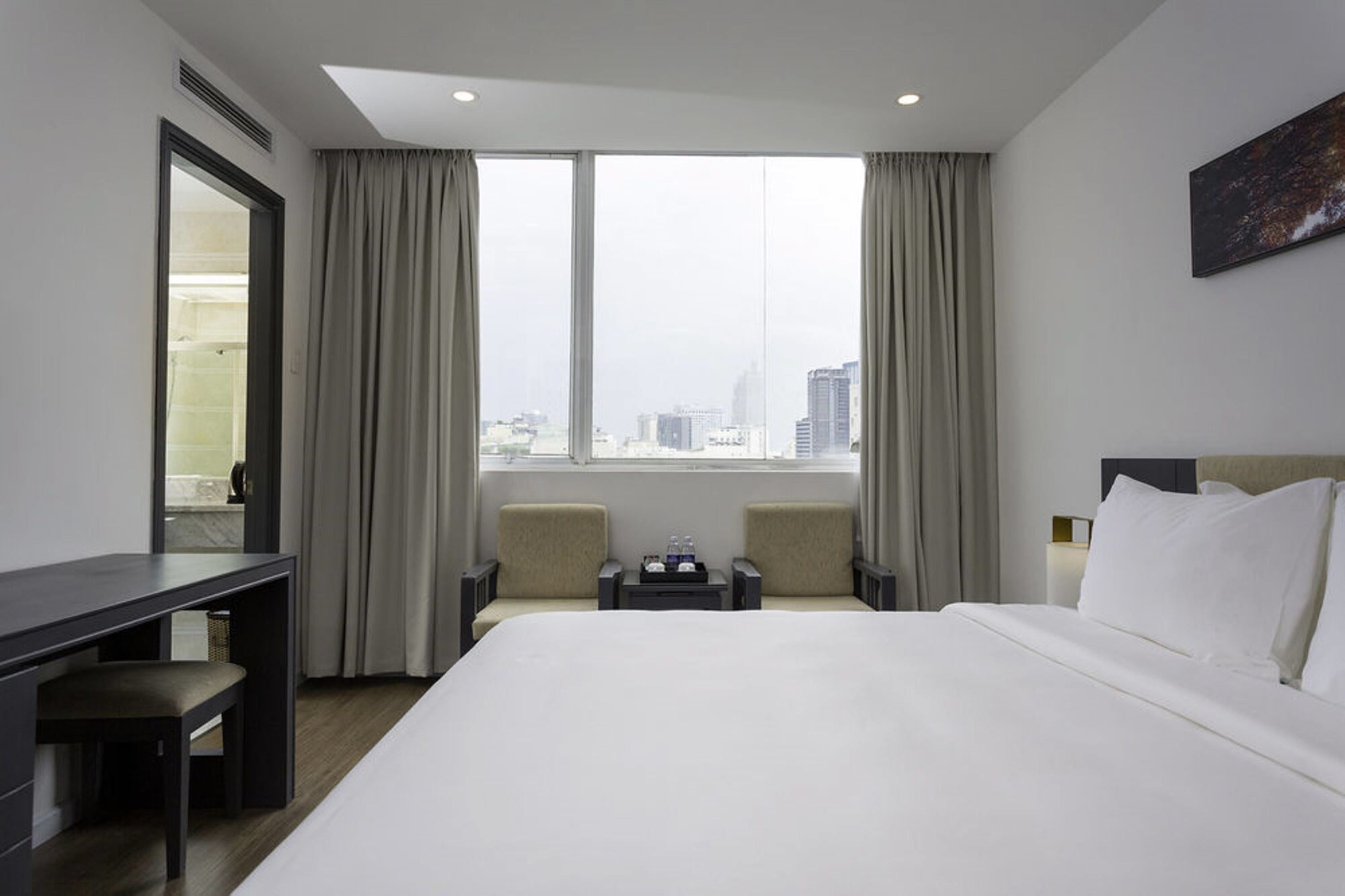 DELUXE, DOUBLE BED, CITY VIEW