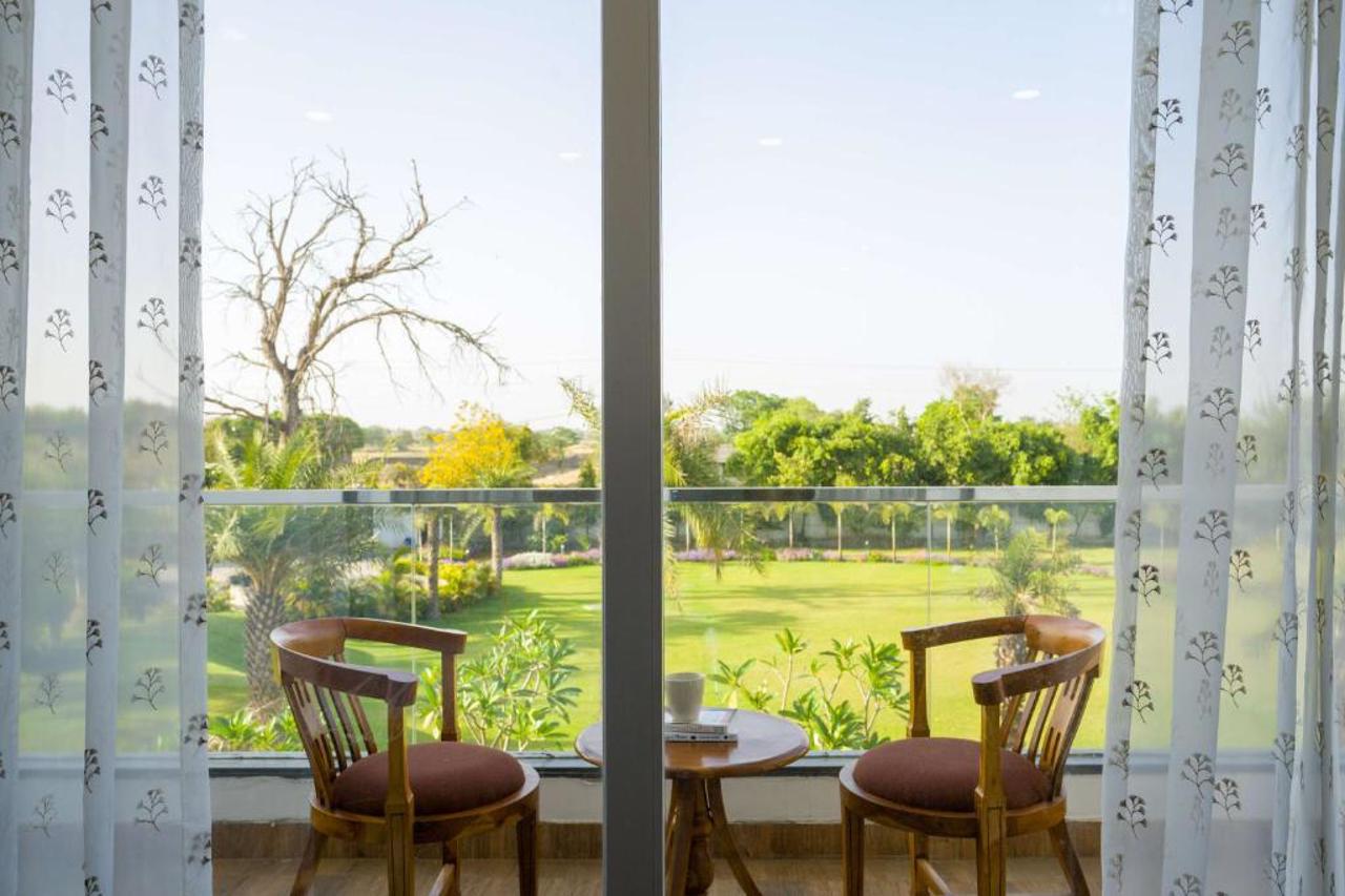 ELIVAAS AdhiVa Retreat 5 BHK Farmhouse with Pvt Pool, Bar & Lush Garden 13/15