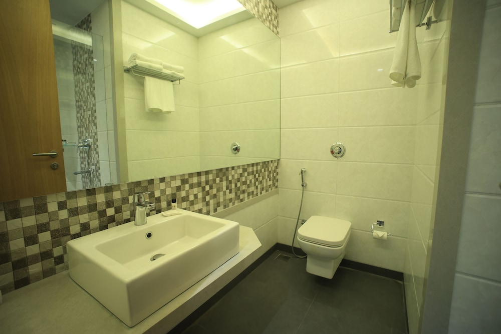 The Byke Delotel, Borivali 37/39