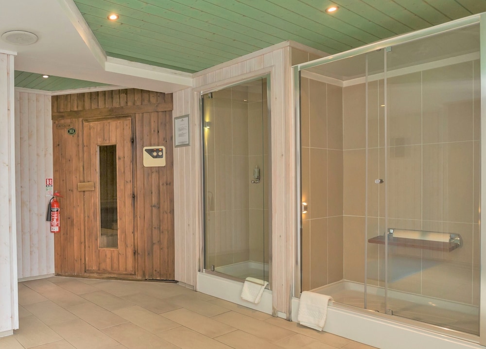 Cobo Bay Hotel 24/45
