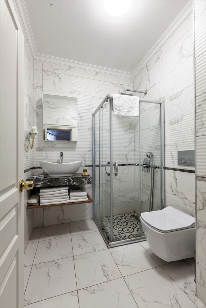 Romantic Hotel Istanbul 72/72
