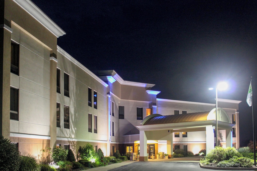 Holiday Inn Express Lewisburg/New Columbia 1/64