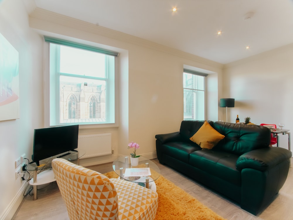16 St James Row 12/29
