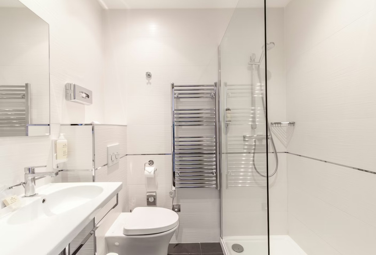 غرفة بسرير مزدوج أو سريرين منفصلين بإطلالة على البحر، Best Western Premier Hotel Prince De Galles 7/7