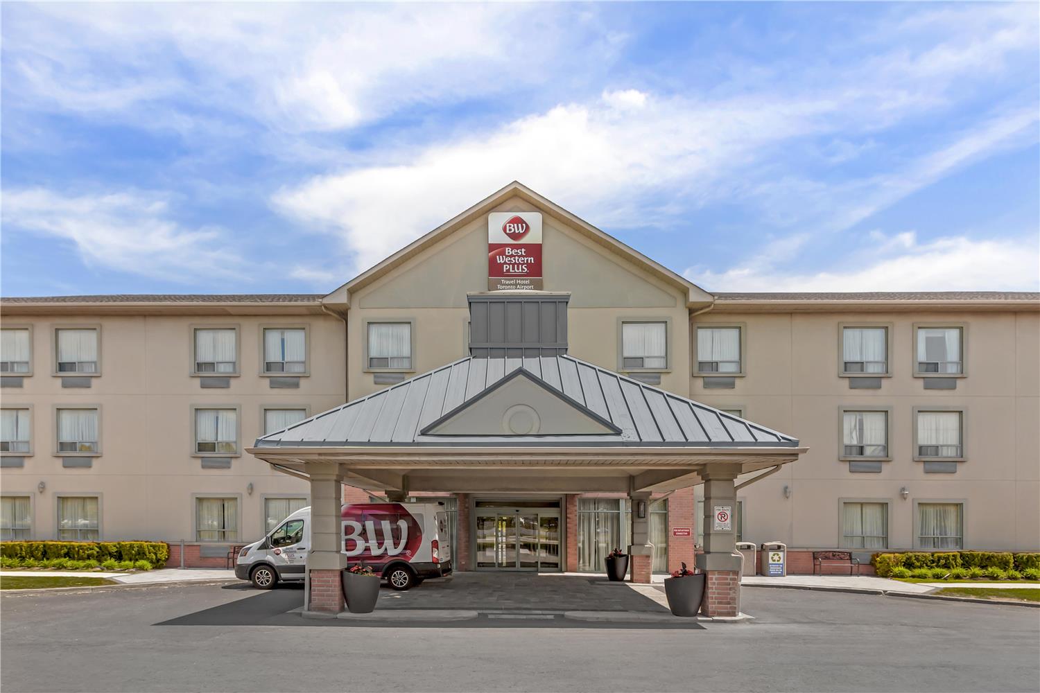 Best Western Plus Travel Hotel Toronto Airport 45/46