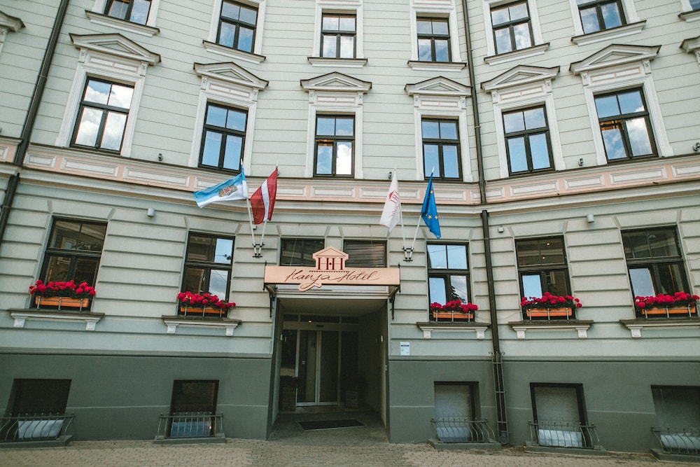 Hanza Hotel 7/56