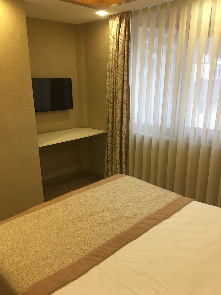 1 BEDROOM, FAMILY, APARTMENT, CITY VIEW