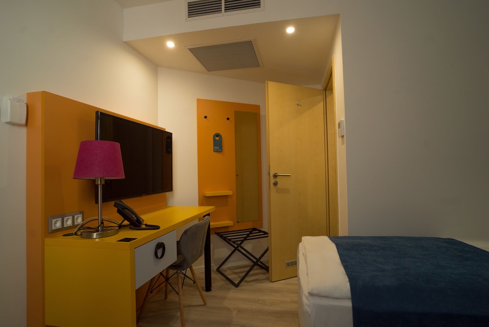 CIVITAS BOUTIQUE HOTEL 41/79