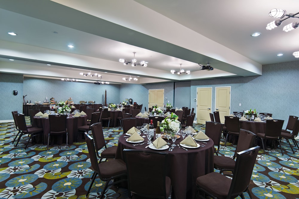 Oxford Suites Silverdale 52/59