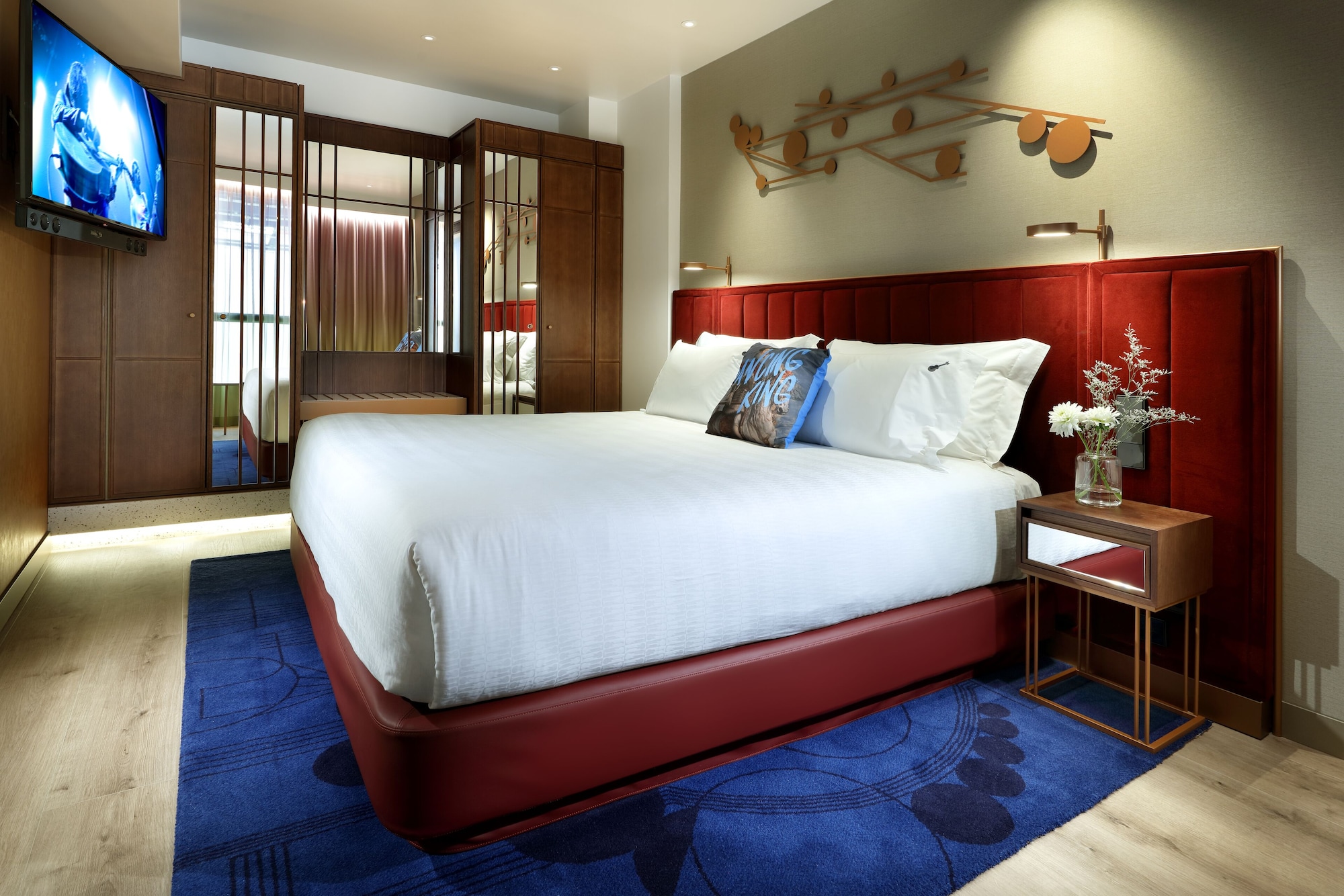 Silver, Suite, King Bed, Sofa