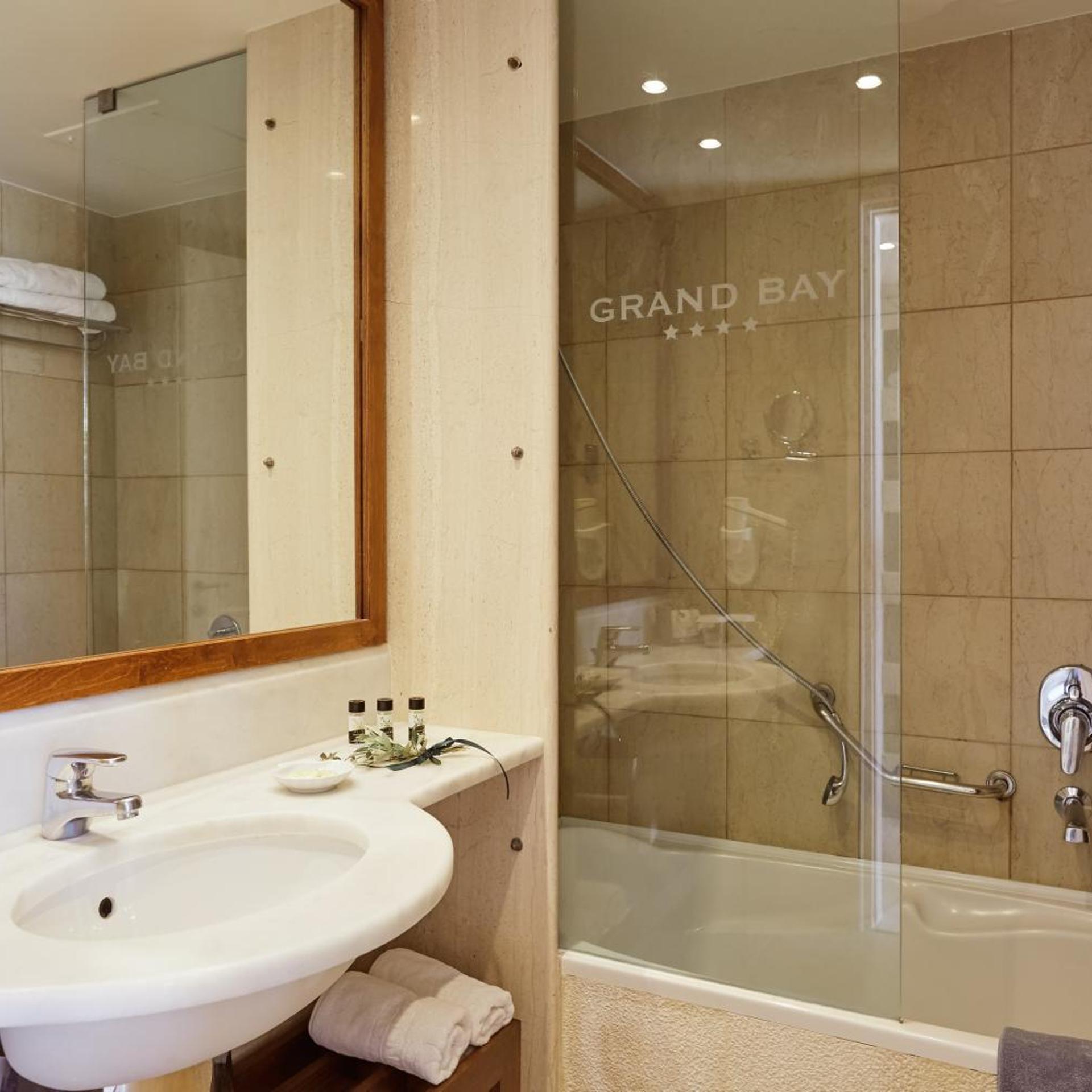Junior Suite, Sea Front, Shared Pool، GRAND BAY BEACH RESORT KOLYMBARI 4/6