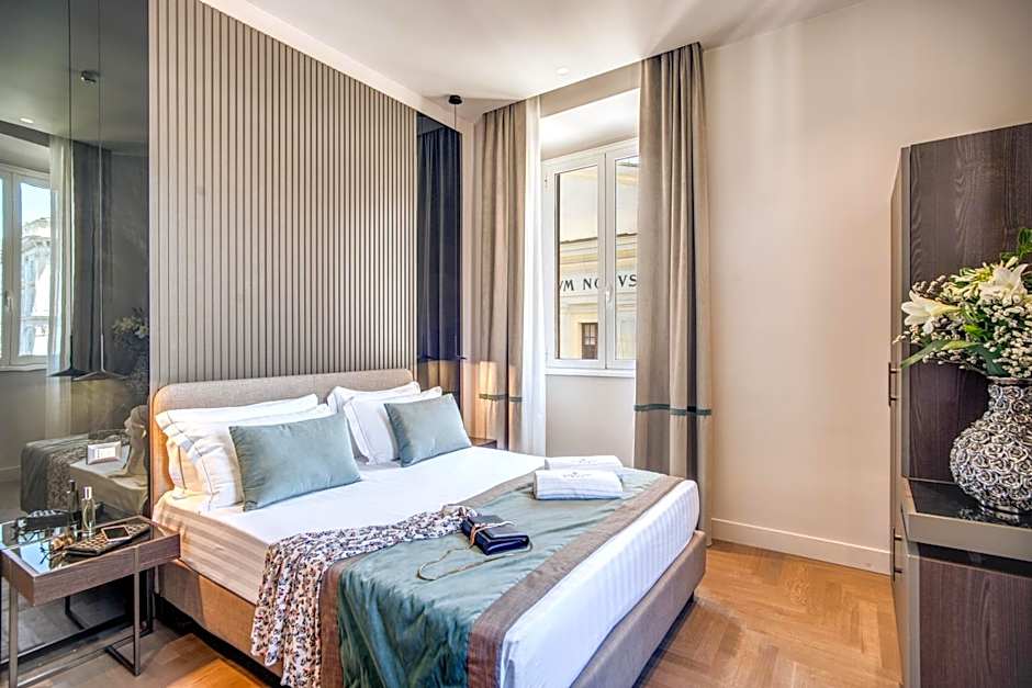 DELUXE, DOUBLE BED, CORNER