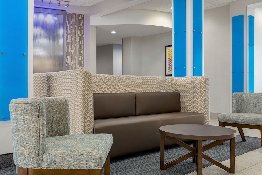 Holiday Inn Express Hotel Suites Waycross 42/56