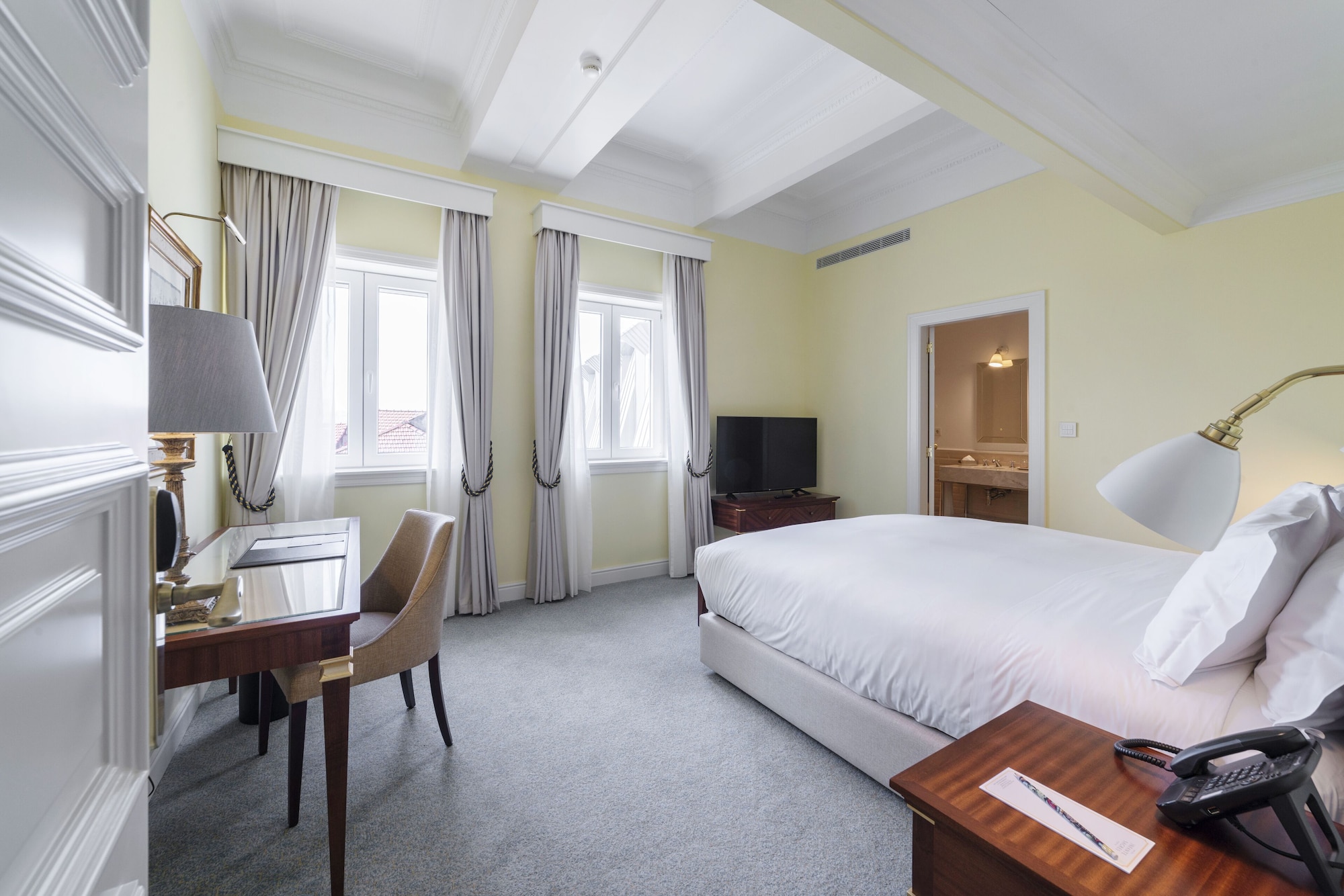 SUPERIOR, DOUBLE BED
