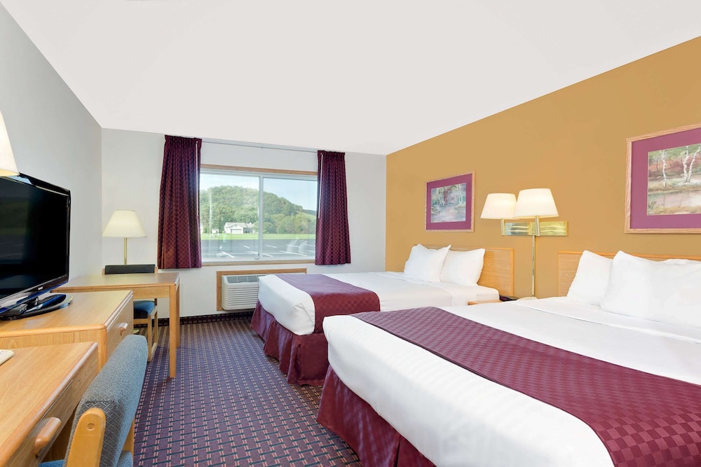 Ramada by Wyndham Richland Center 9/52