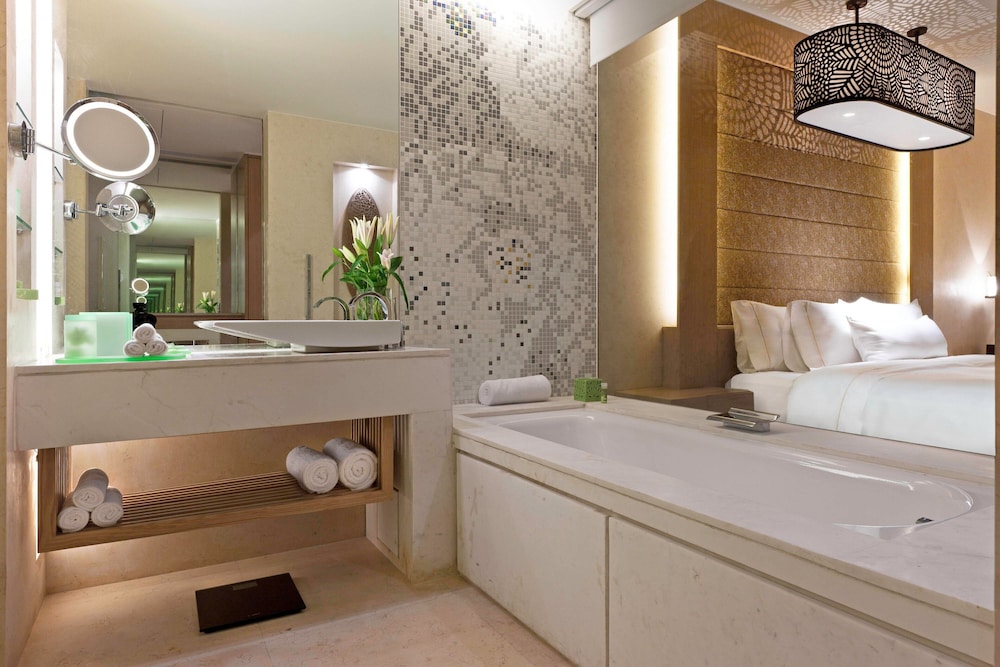 غرفة بسرير كينج بإطلالة على المسبح، The Westin Gurgaon New Delhi 6/10