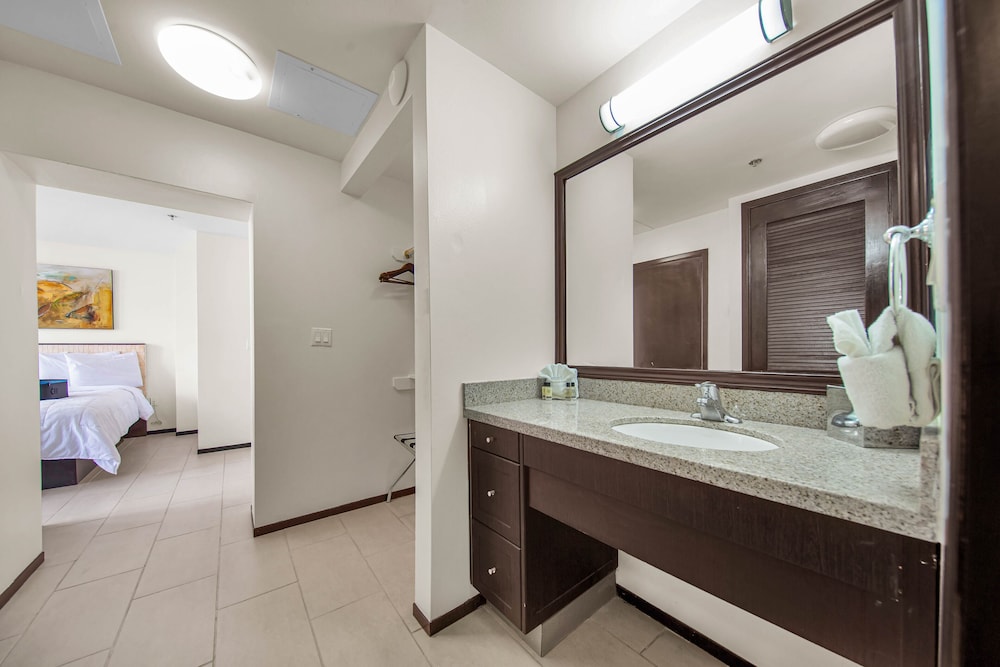 Peninsula Island Resort Spa All Suites 18/66
