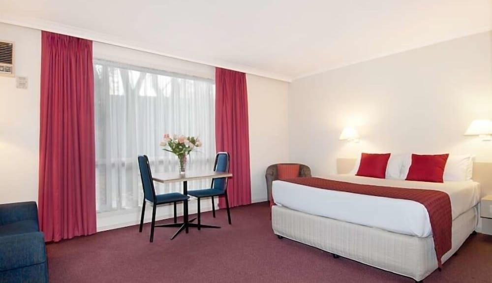 Ringwood Lake Inn 18/61