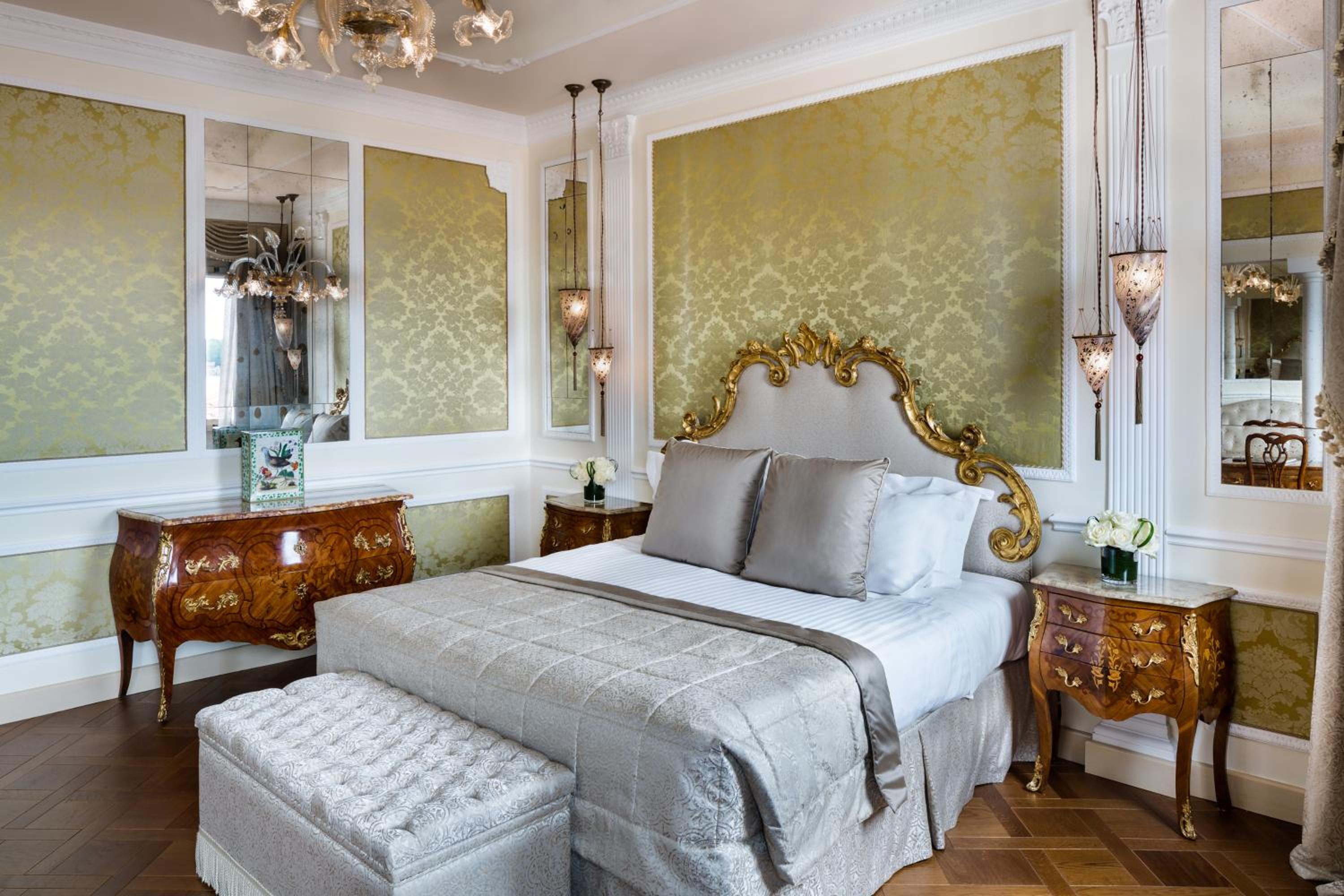 Suite, King Bed, Lagoon View