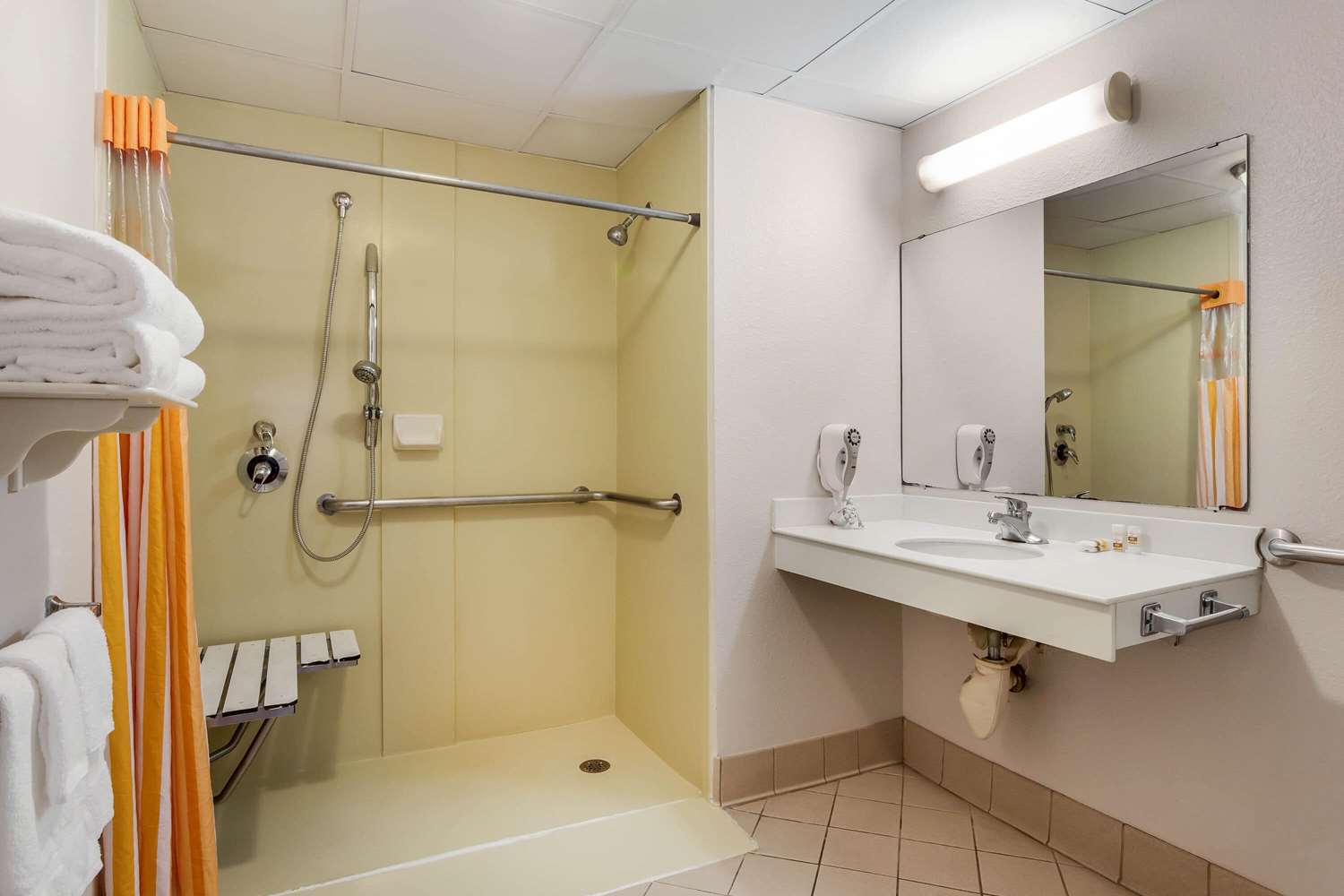 La Quinta Inn & Suites by Wyndham St. Pete-Clearwater Airpt 51/51