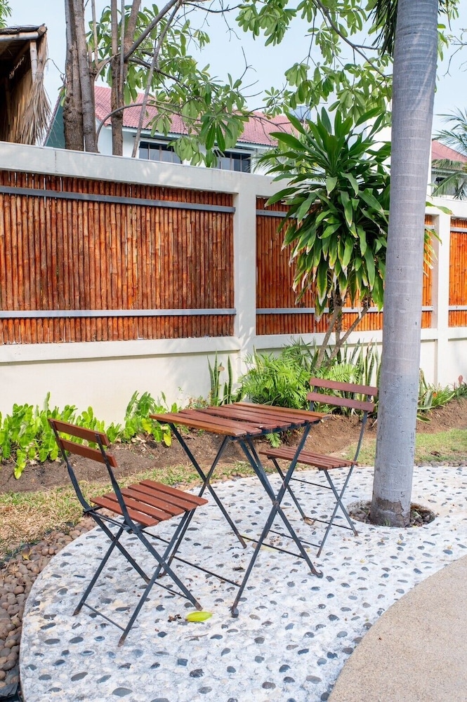 Dolphin Bay Resort in SAM ROI YOT