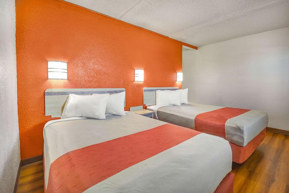 2 Full Beds - Mobility Access Ri Shwr Nsmk