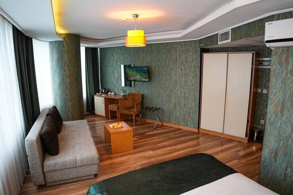 Park Square Hotel 27/30