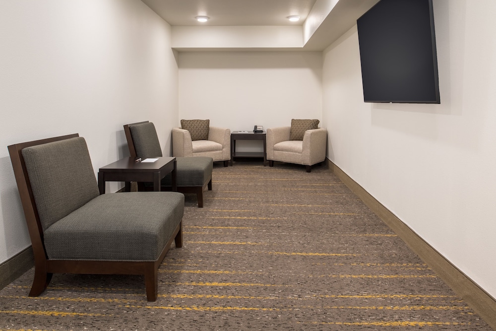 Staybridge Suites Hillsboro North 17/65