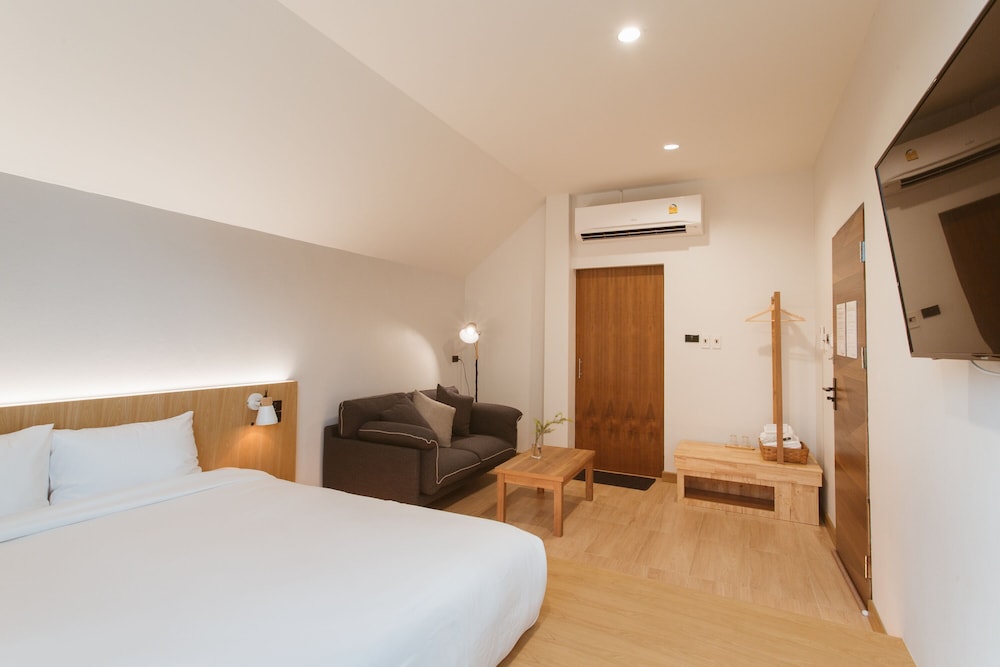 LUXURY, KING BED