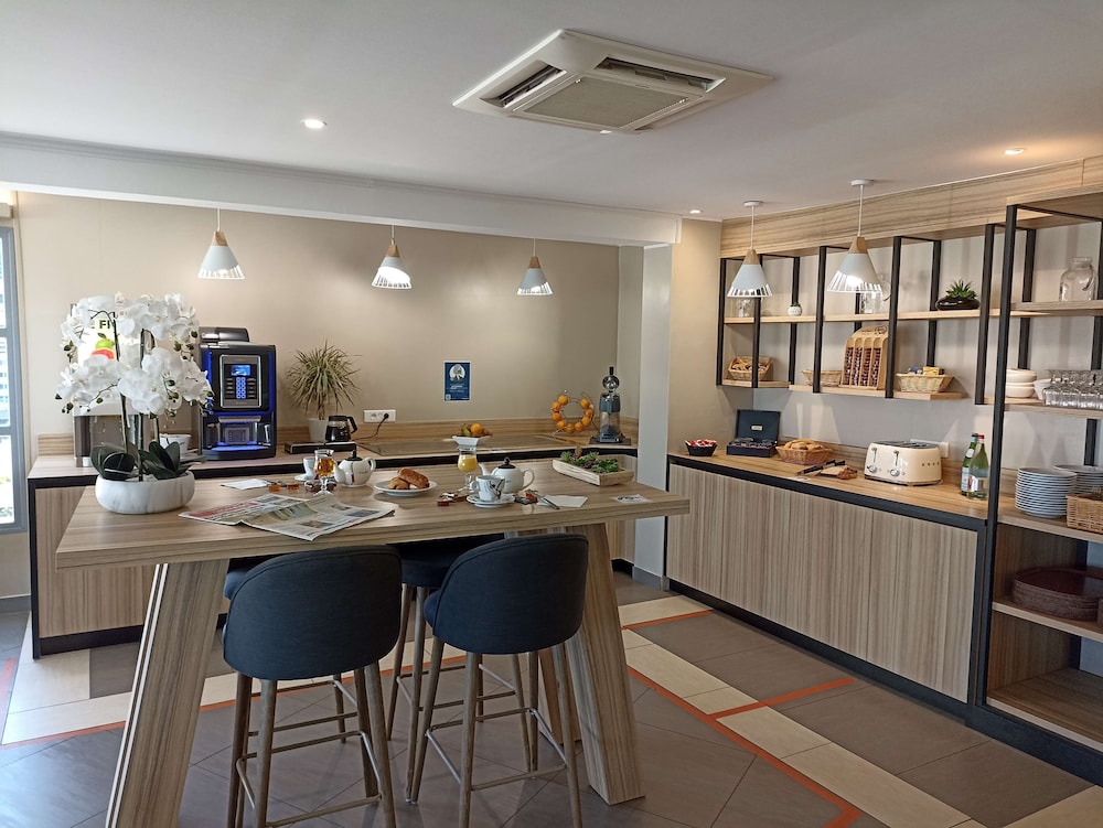 restaurant cafeteria