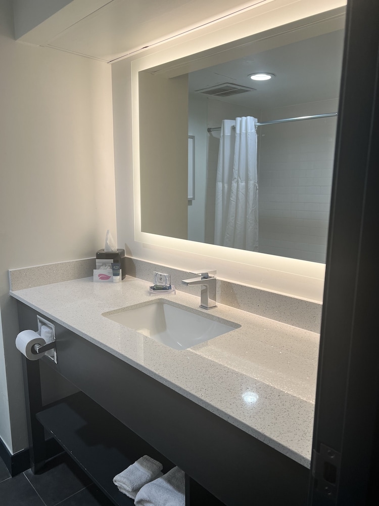 Four Points by Sheraton Greensboro Airport 20/63