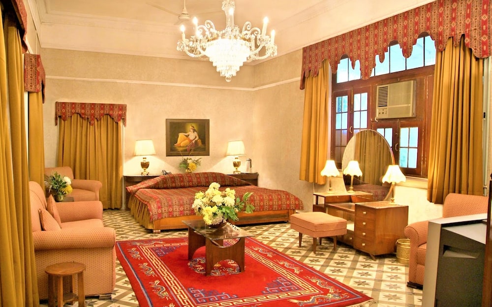 Welcomheritage Taragarh Palace 30/50