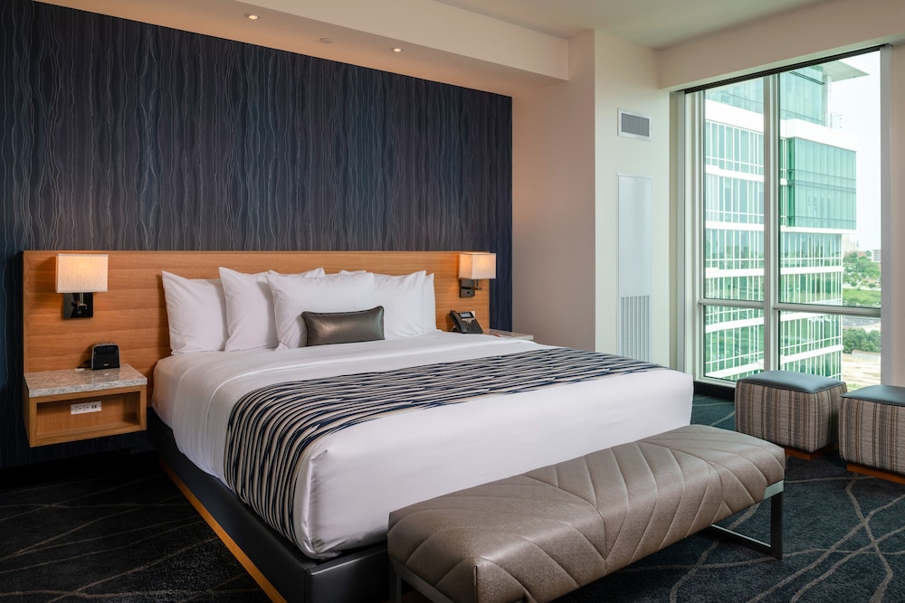 SIGNATURE, KING BED
